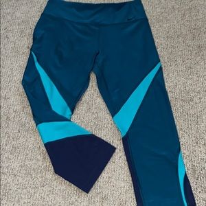 Nike cropped dri fit leggings